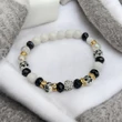 Kép 3/3 - Magyar motivumú porcelán gyöngy karkötő tejkvarc-hegyikristály-aurakvarc-fazettált kristály és shamballa beszúrással 