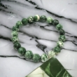 Kép 1/2 - Jade zöld pettyes karkötő 
