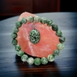 Kép 1/2 - Jade zöld pettyes karkötő ovális medállal bőrbarát formában 