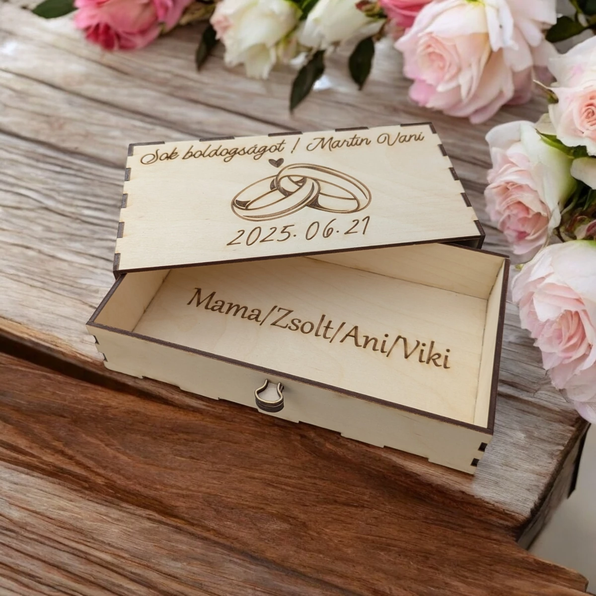 Esküvői pénzátadó doboz egyedi grafikával 