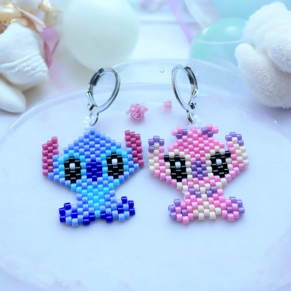 Lilo és Stitch a csillagkutyák japán delica gyöngy fülbevaló biztonsági kapcsos 