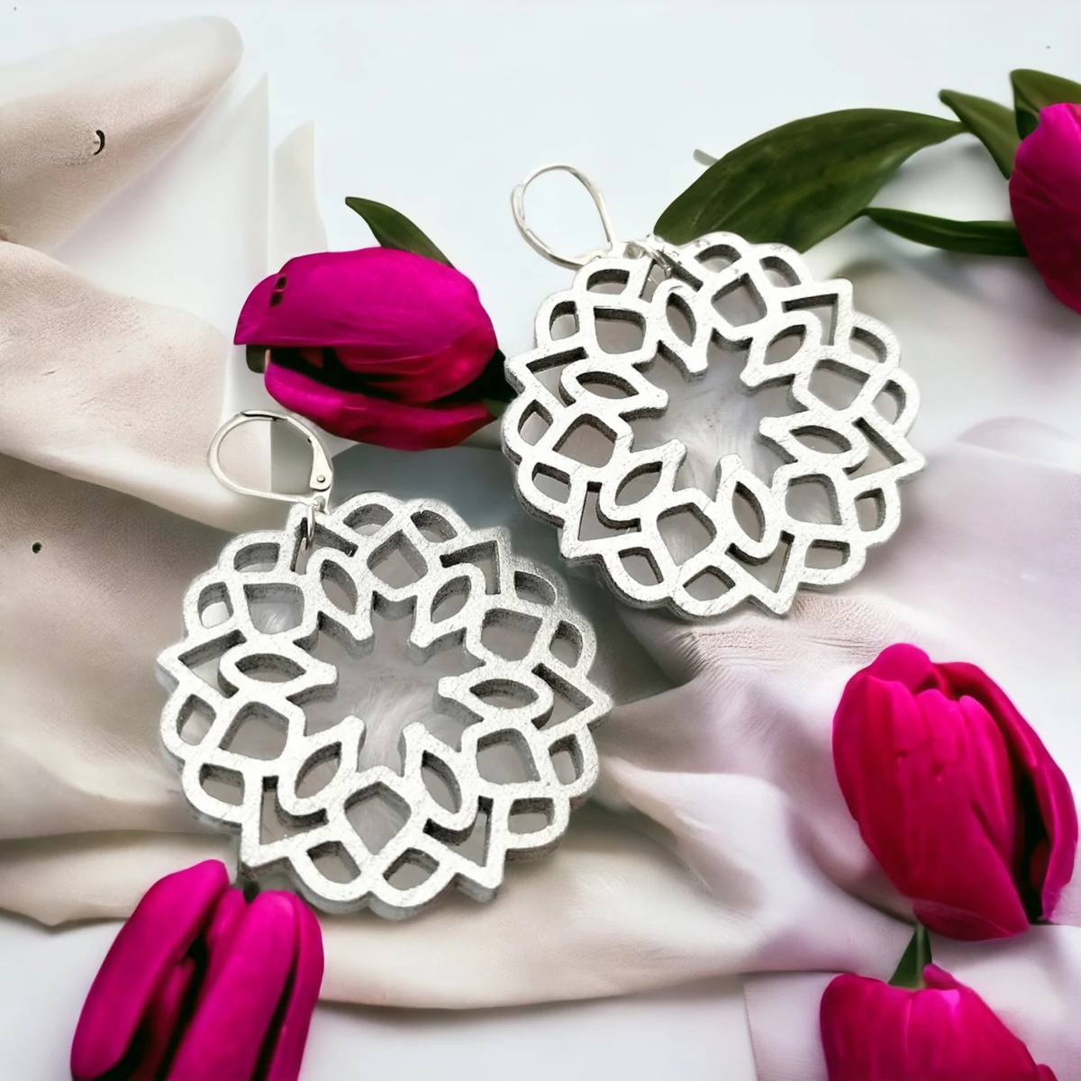 Natural ezüst színű mandala  fülbevaló bőrbarát