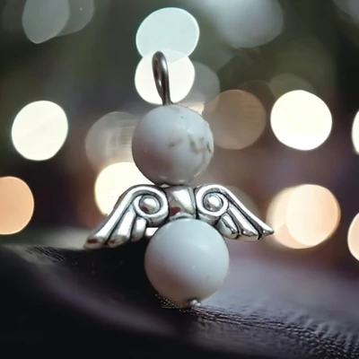 Angelit angyalka/ajándékkísérő magnezit