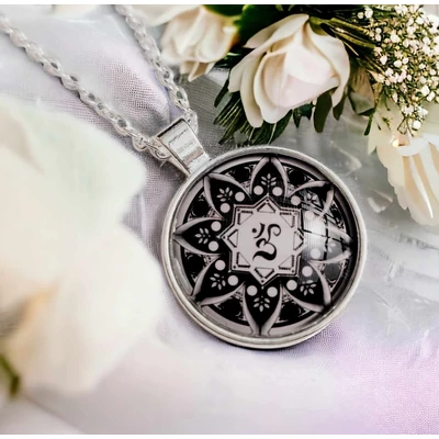 AUM OHM  medál nyaklánccal 